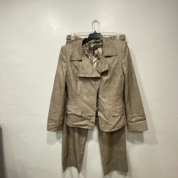Escada 2 Pieces Suit Sz 40 brown with gold accents - Picture 11 of 12